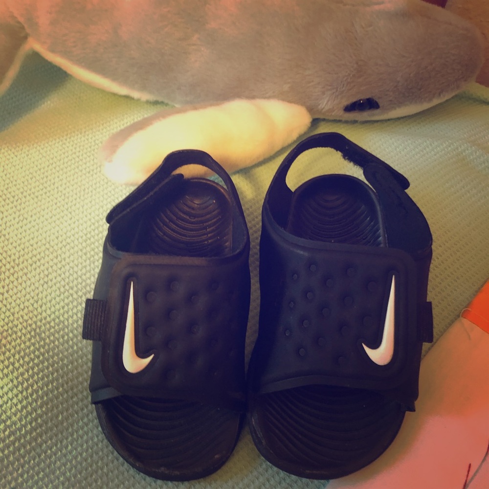 Nike Baby Boys Sandals size 5 fits a 1 year old
